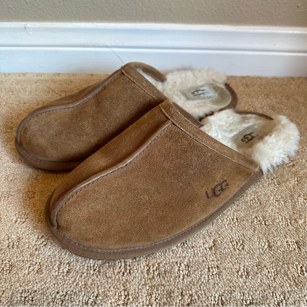 UGG Australia Men’s Scuff slippers in chestnut leather with shearling lining